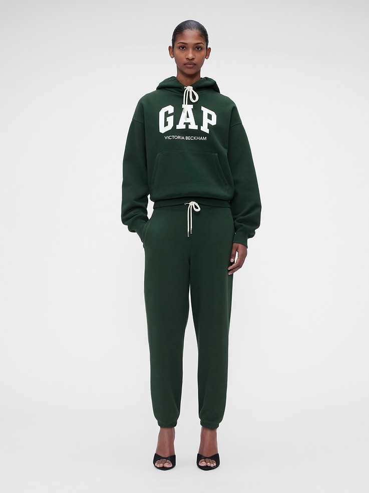 Image 1 of 2, Soft, 400-gram heavyweight cotton joggers. In a relaxed fit and ankle length., Elasticized waist with drawcords., Front slant pockets., Logo at back welt pocket., Elasticized hems., Made with 14% recycled polyester. Compared to virgin materials, using recycled materials helps reduce resource use and waste., This product was made in a factory that invests in gender equity and women’s empowerment through RISE. Learn more at gapinc.com/equity ., Product #902741