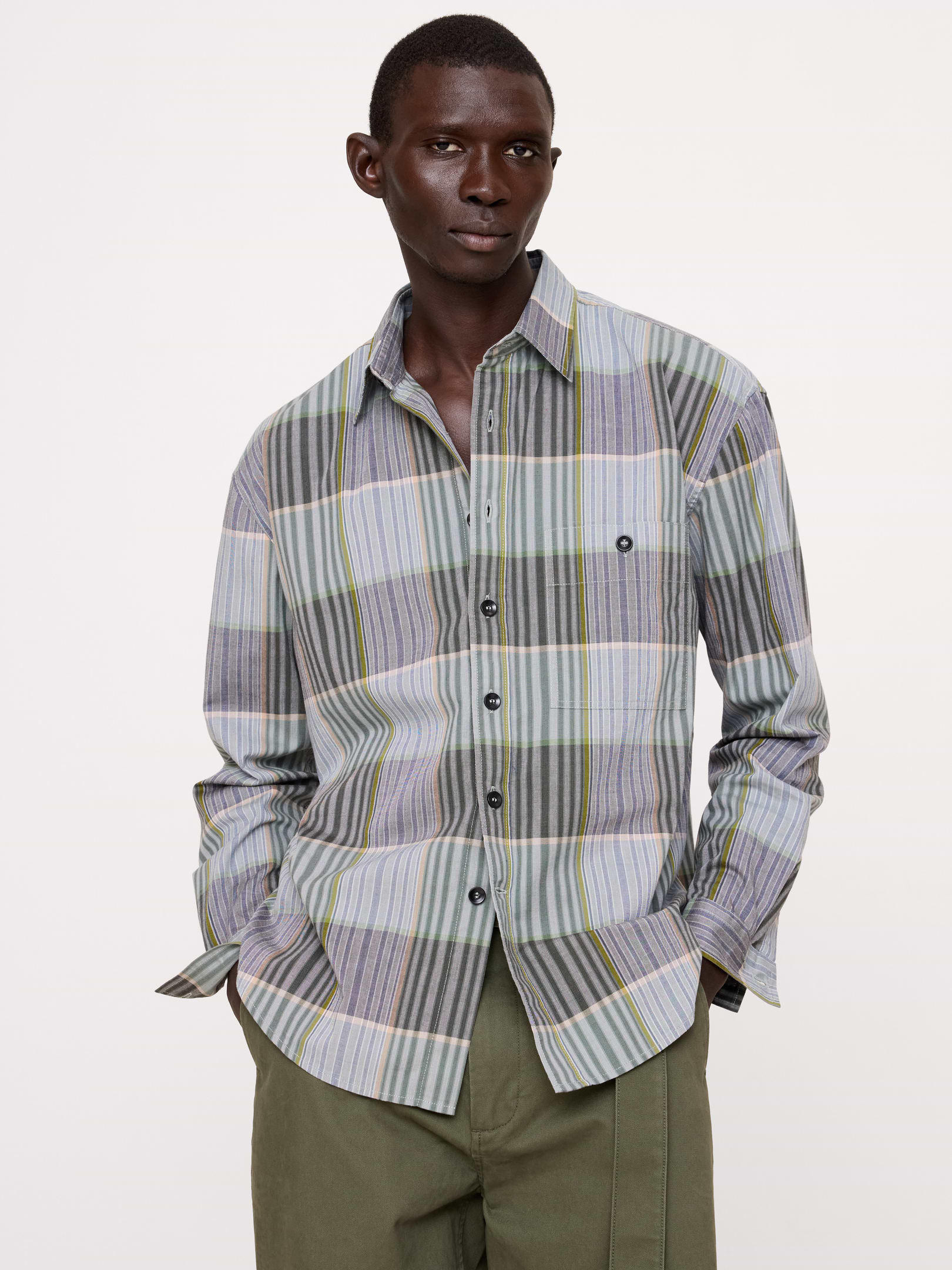 Image 1 of 8, Our best-selling Poplin Shirt, now in a relaxed silhouette, specially washed for a lived-in softness. Iron it for a crisp finish, or skip for a slightly rumpled, casual look., Relaxed Fit: A straight & roomy fit with a dropped shoulder seam., Spread collar with button-front closure., Chest pocket., Shirttail hem., Product #892582
