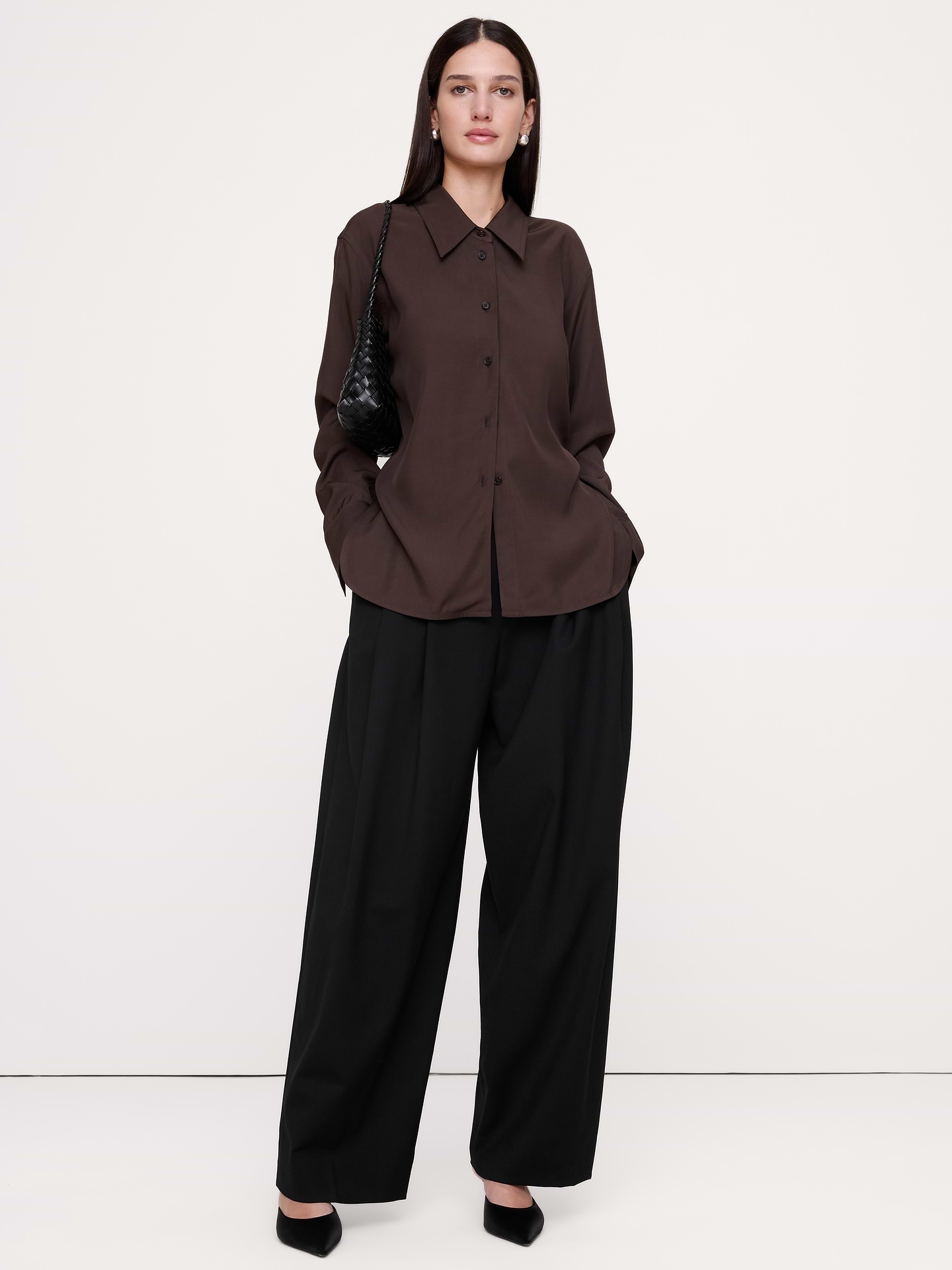 Image 1 of 7, A classic button-down shirt with a twist. We opted for a bit more length and a high-hem split for easy pocket access, cut in our drapey twill so it's a bit more dressed up., Oversized Fit: Extra room through chest, shoulders, and waist. Dropped shoulder seam., Point collar with button front., Shirttail hem., Product #1183811