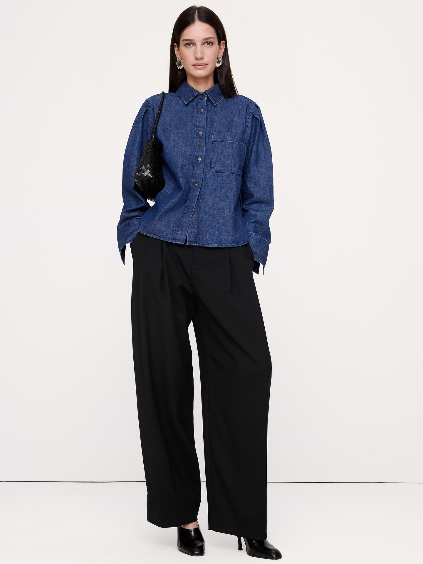 Image 1 of 6, It's these easy cotton shirts we're loving right now. This one is a little boxy with a pleated back yoke, wide-set sleeves, shirred sleeve caps, and utilitarian details. Cut in cotton that's been specially washed for softness., Relaxed Fit: A straight & roomy fit., Point collar with button front., Chest pocket. Side pockets., Curved hem., Product #1183805