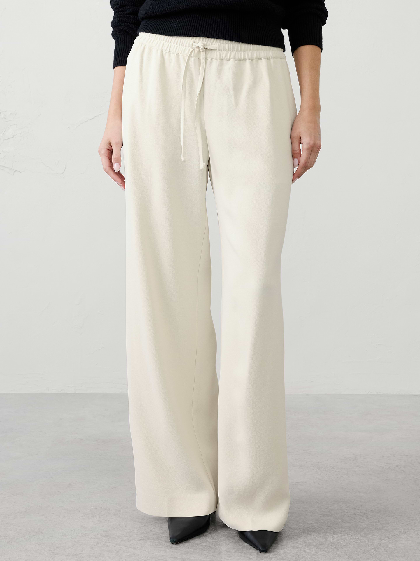 Image 3 of 6, Wide-Leg Mid-Rise Pull-On Crepe Pant