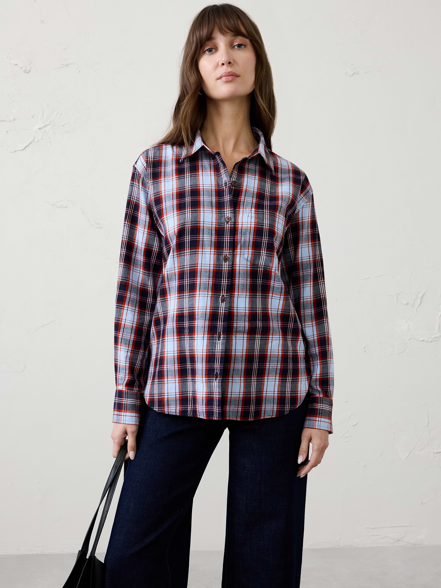Image 1 of 4, Our customer‑favorite Perfect Shirt is reimagined in an ultra‑soft flannel fabrication for the cooler seasons. Versatile and effortless, it's the perfect layer for fall and winter dressing., Point collar. Long sleeves with button cuffs., Drop shoulders., Button front closure., Chest pocket., Back yoke with center box pleat., High-low shirttail hem., Made exclusively for Banana Republic Factory., Product #1185893