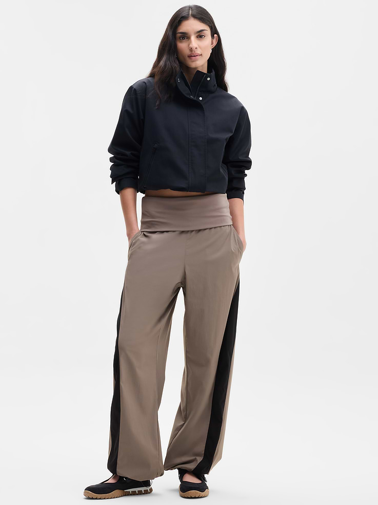 Image 1 of 5, FOR: Life on and off the mat, FEEL: Lightweight ripstop with a soft, stretchy VitaFree fabric waistband, FAVE: VitaFree rollover waistband for a customizable fit, Side pockets hold your essentials, Product #1179293