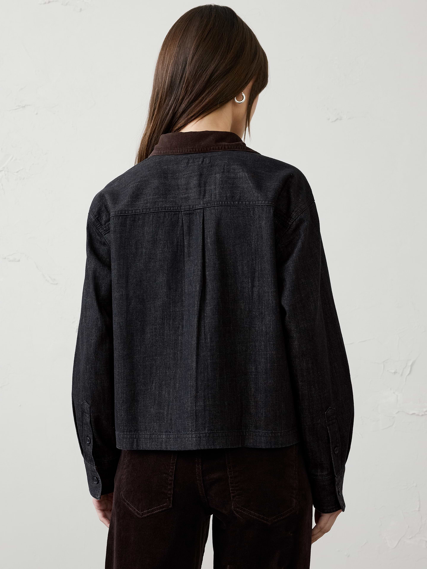 Image 2 of 4, Contrast-Collar Cropped Shirt