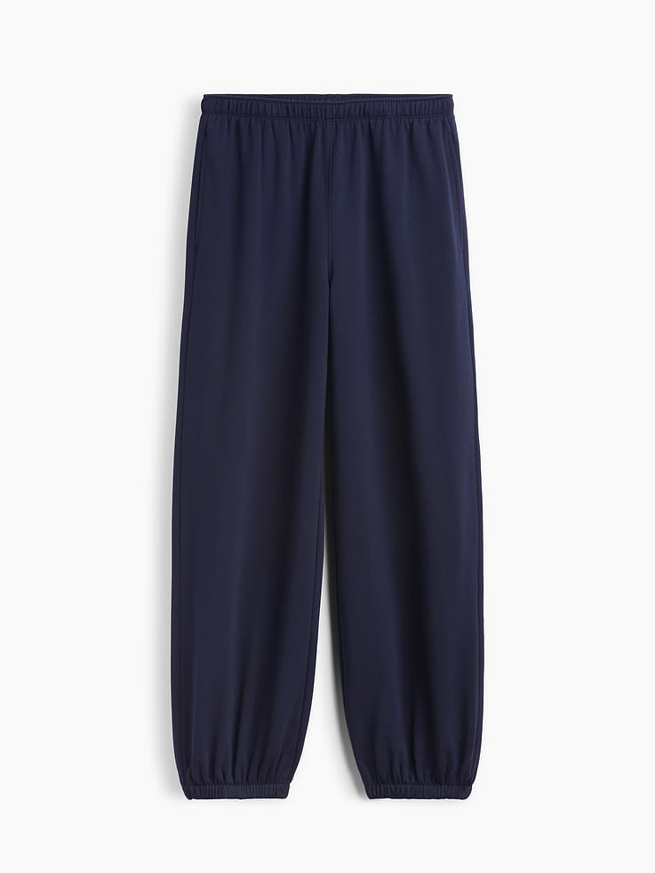 Image 1 of 2, Airy fleece knit., Elasticized waist., On-seam pockets., Elasticized cuffs., Product #1184662