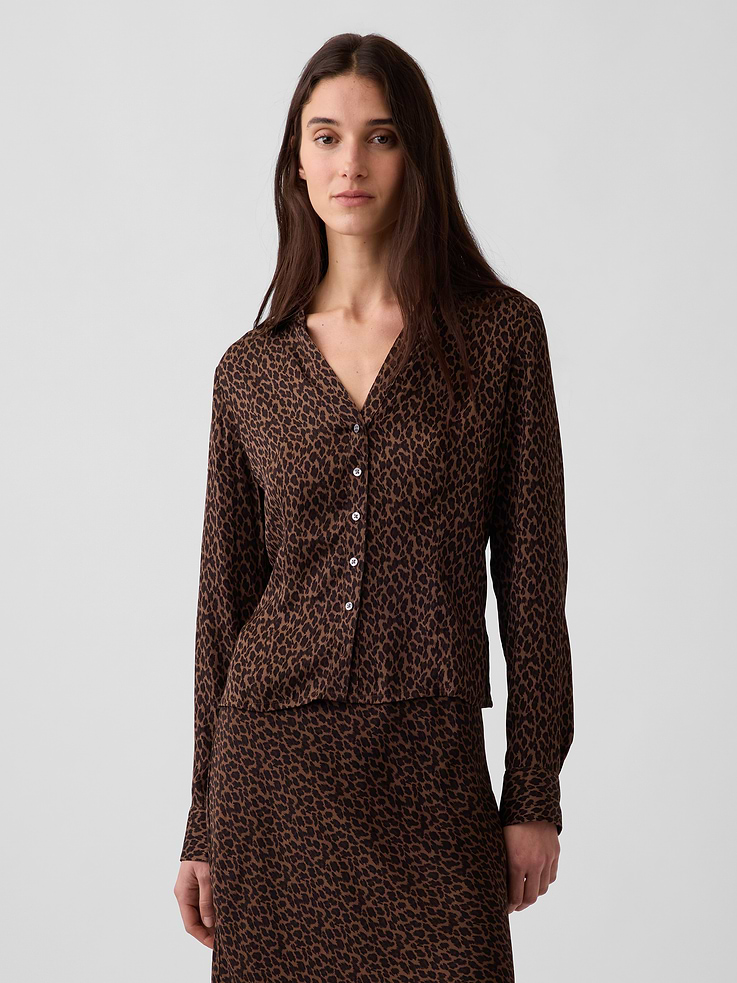 Image 1 of 6, Smooth rayon satin fitted shirt. In a slightly cropped length., Spread collar, v-neck., Long sleeves with button cuffs., Button front., Princess darts at front and back., This product was made in a factory that invests in gender equity and women’s empowerment through RISE. Learn more at gapinc.com/equity ., Product #1184283