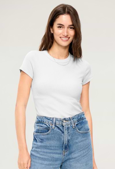 A female model wears basic short sleeve t-shirt.