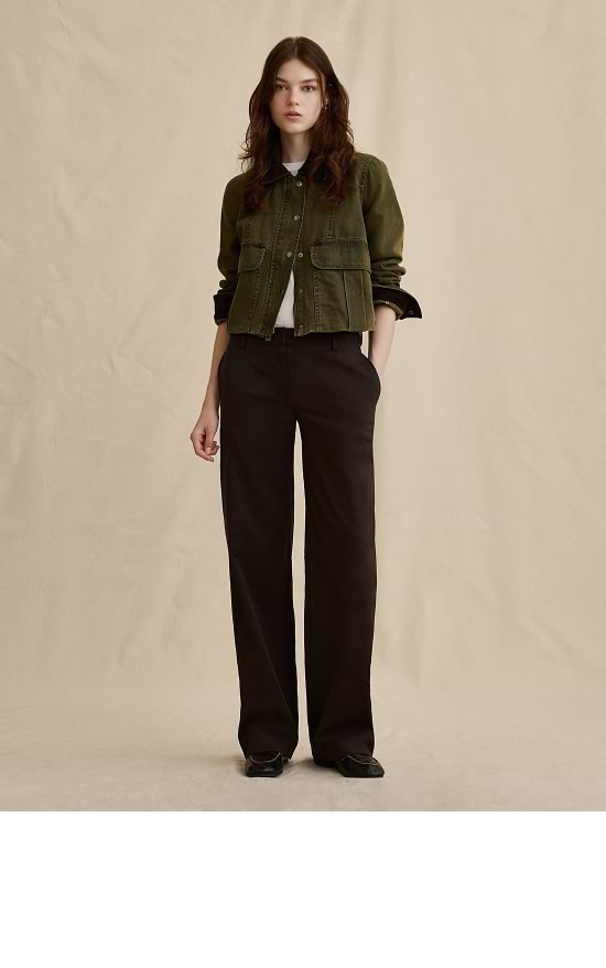 Wide Leg. A tailored fit that's loose through the leg.