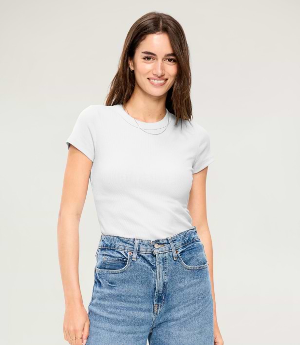 A female model wears basic short sleeve t-shirt.