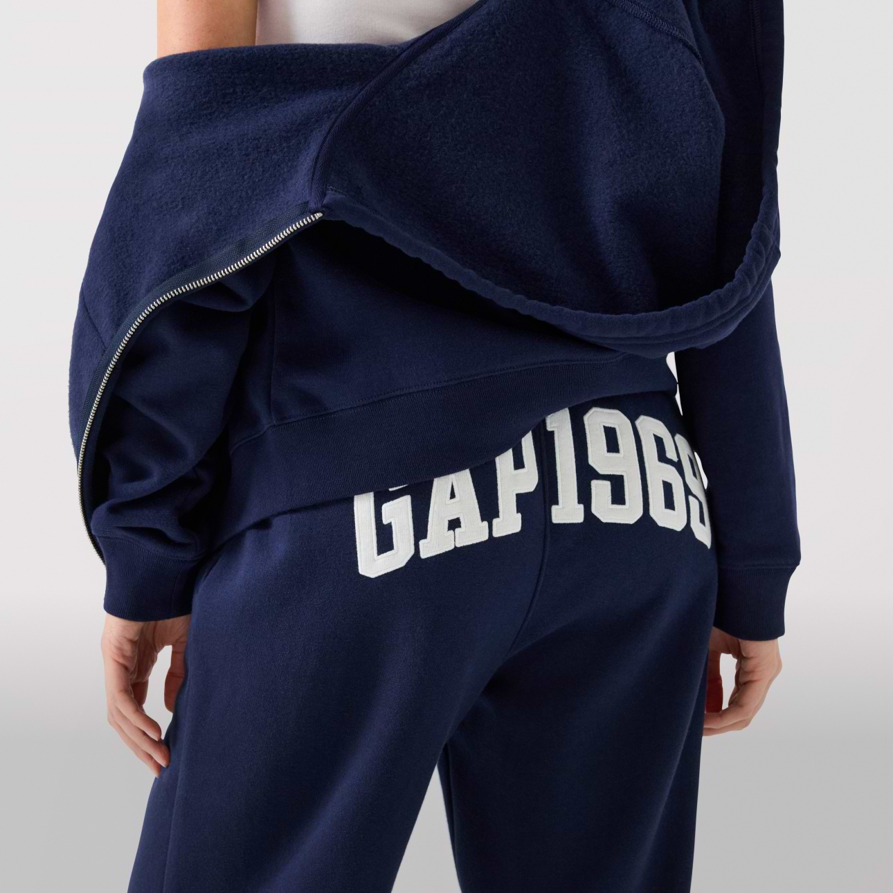 a woman in a blue track suit with the word '1989' on it