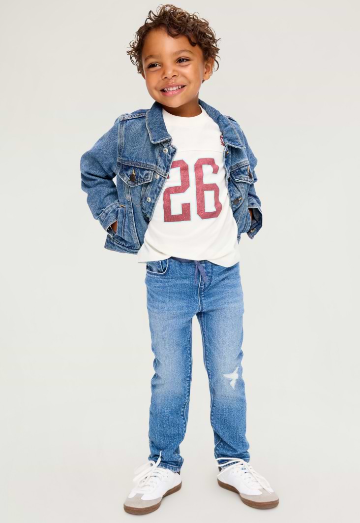 Image of a toddler boy model wearing Old Navy skinny fit jeans.