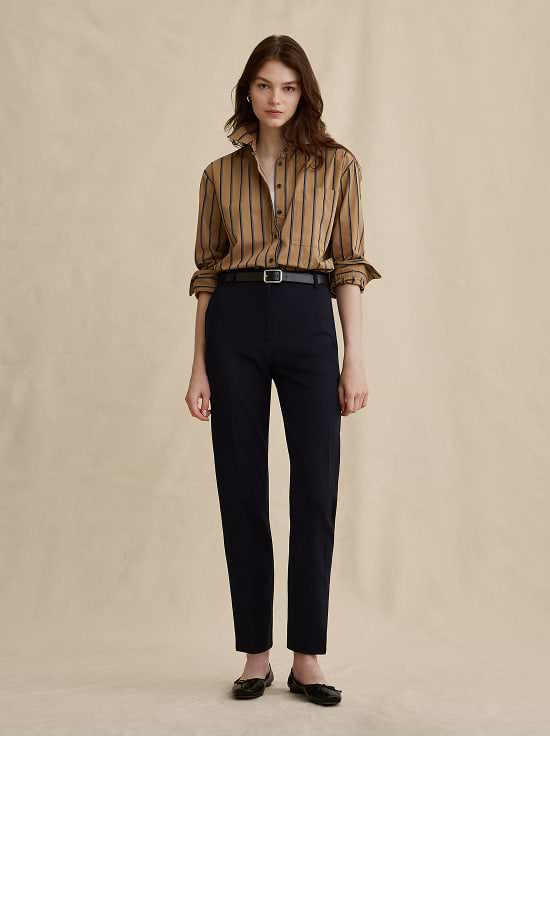 Décontractée. Une interprétation décontractée du jean droit classique, avec une coupe plus ample et résolument tendance.