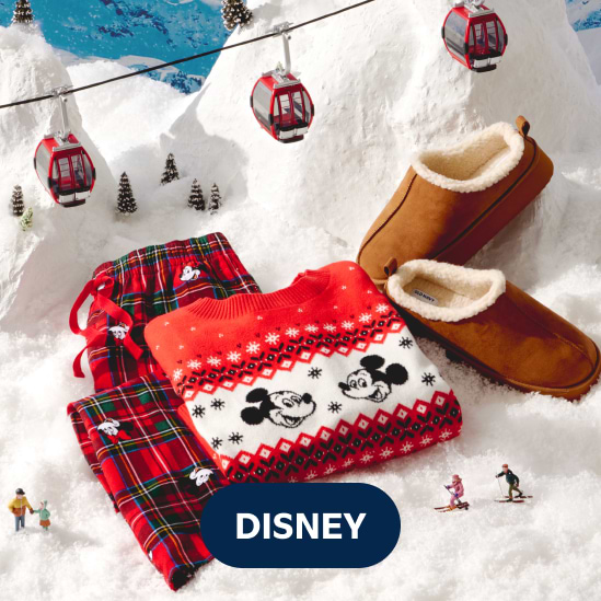 Image de chandails et de pyjamas de la collection des Fêtes Old Navy x Disney.