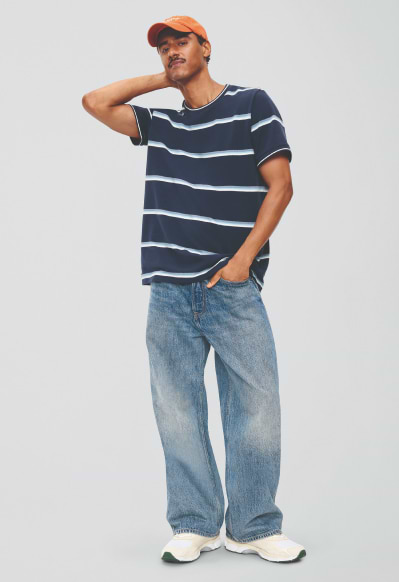 Super Baggy style jeans.