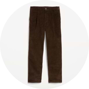Pantalon brun en velours côtelé à jambe droite avec plis sur le devant, posé à plat sur un fond blanc.