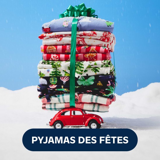 Image d’une pile de pyjamas des Fêtes Old Navy pour la famille.
