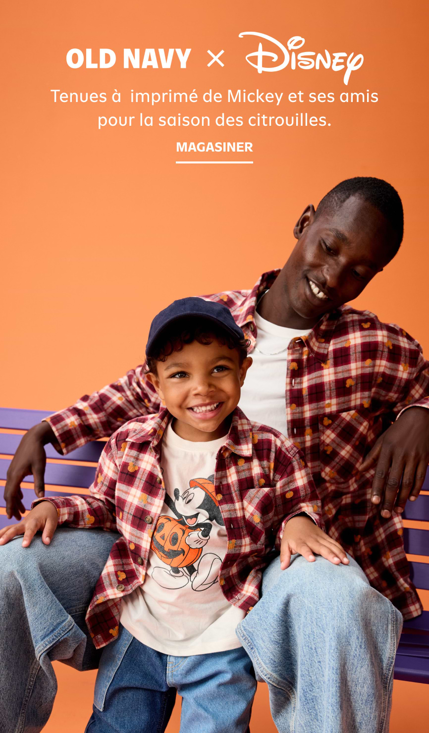 Old Navy x Disney. Tenues à  imprimé de Mickey et ses amis pour la saison des citrouilles. Magasiner
